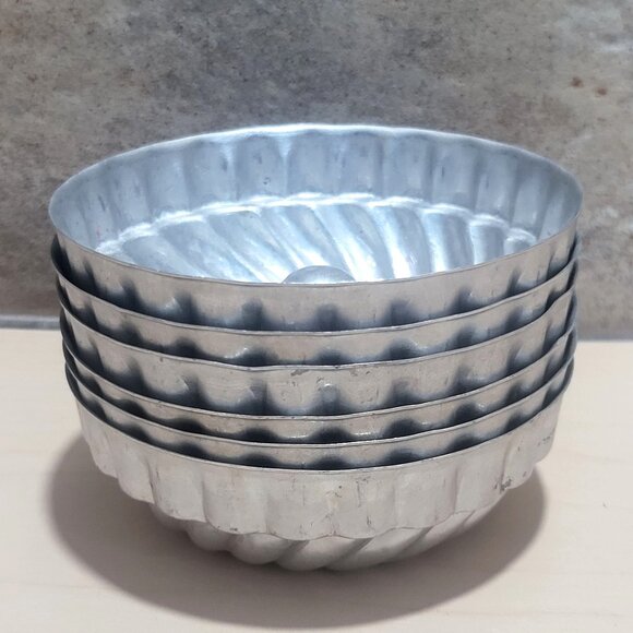 Vintage Mini Aluminum Swirl Gelatin Cake Molds Tart Tins Set of 6 - Picture 2 of 8